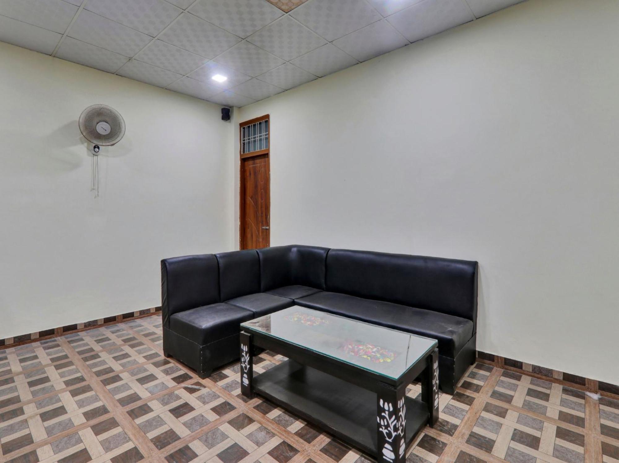 Hotel O Aradhya Galaxy Bhauli Esterno foto